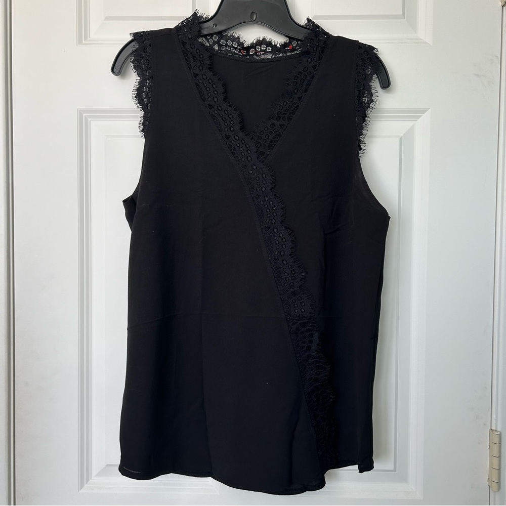 Black‎ Lace Trim Sleeveless Top